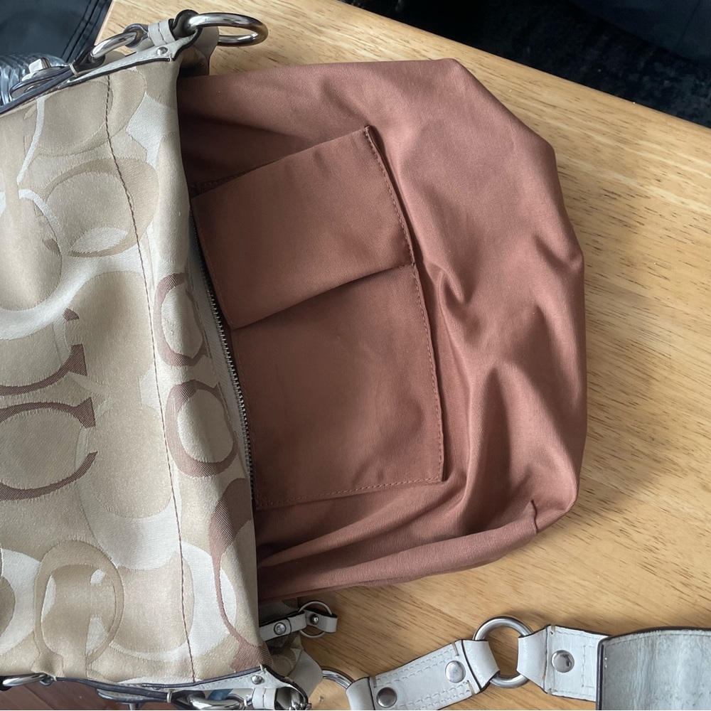 Carly Bag In Optic Signature Sv/White Khaki/Natural - Picture 4 of 16